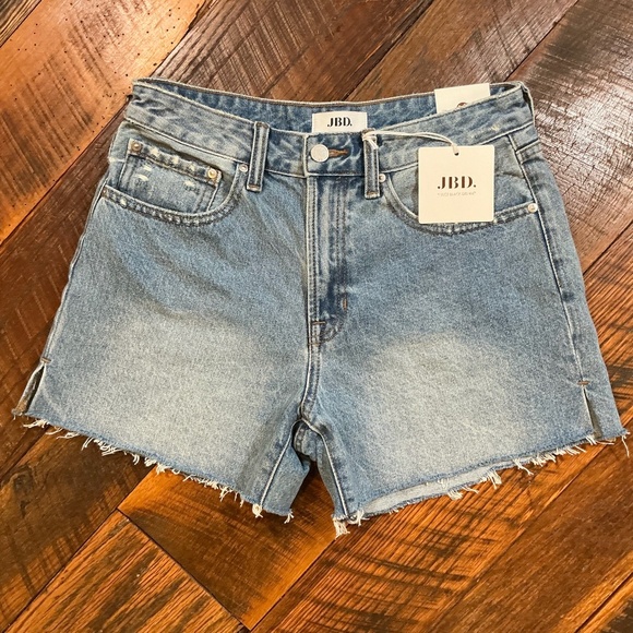 JBD by Just Black Denim Jessie High Rise Side Slit Shorts Medium Wash NWT - Picture 4 of 11